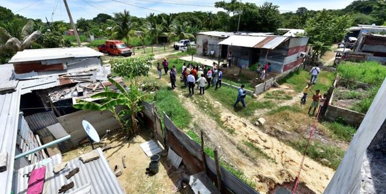 Hallaron petróleo en una casa y evacuaron a todo el pueblo