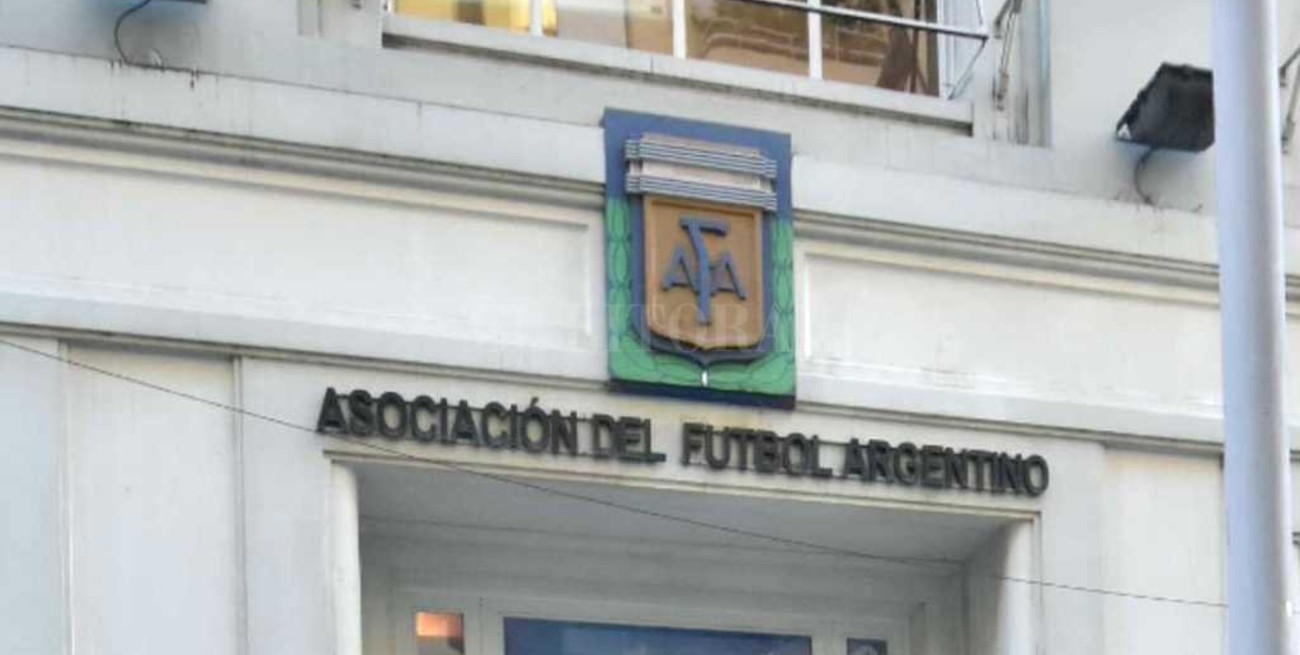 AFA envió sus condolencias a la familia del hincha arrojado de la tribuna