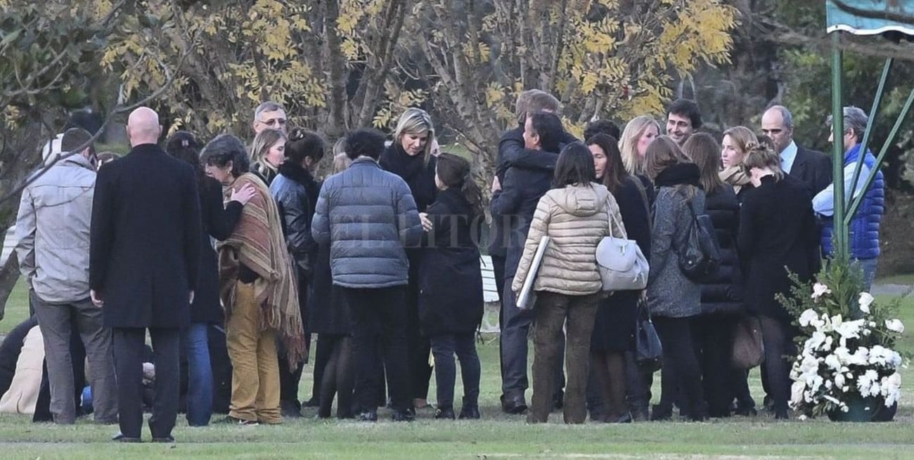 Máxima de Holanda en la sepultura de su hermana 