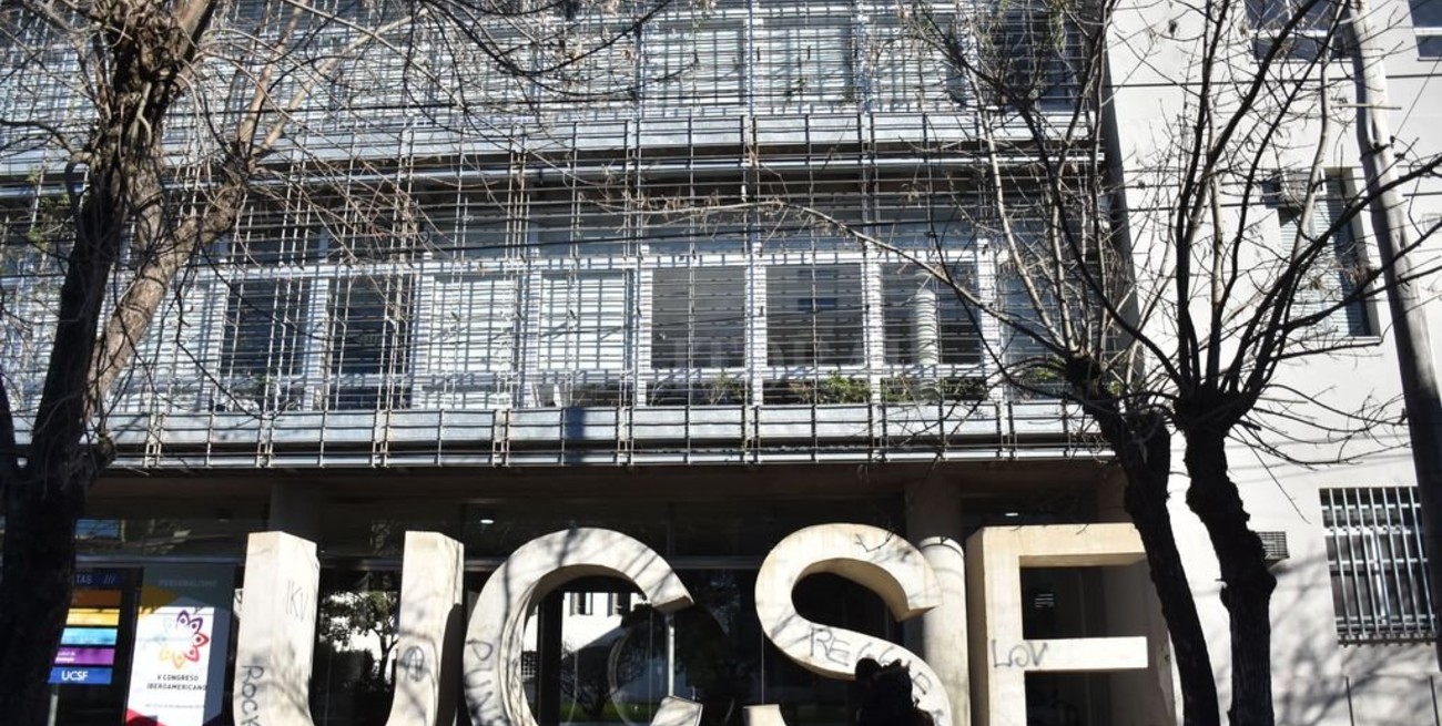 La Universidad Católica de Santa Fe suspende sus actividades 