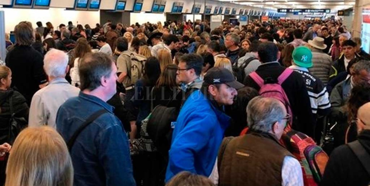 57 vuelos cancelados por sorpresiva medida de fuerza de aeronáuticos