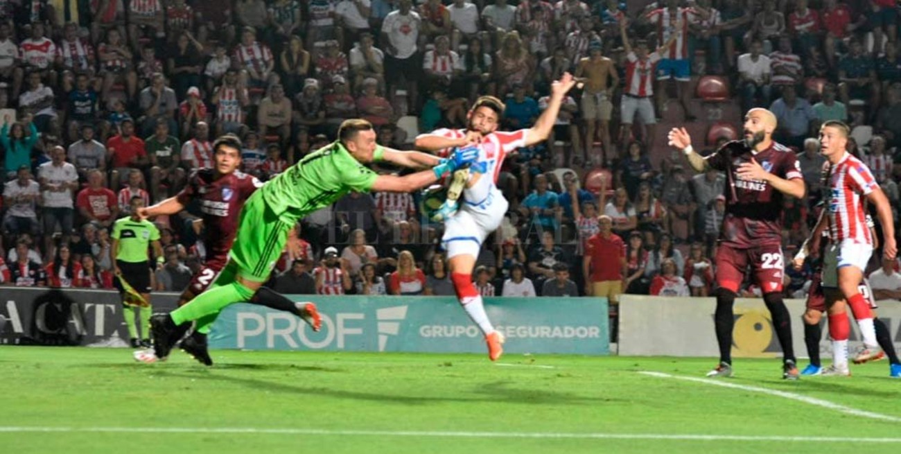 Unión no pudo con River en Santa Fe