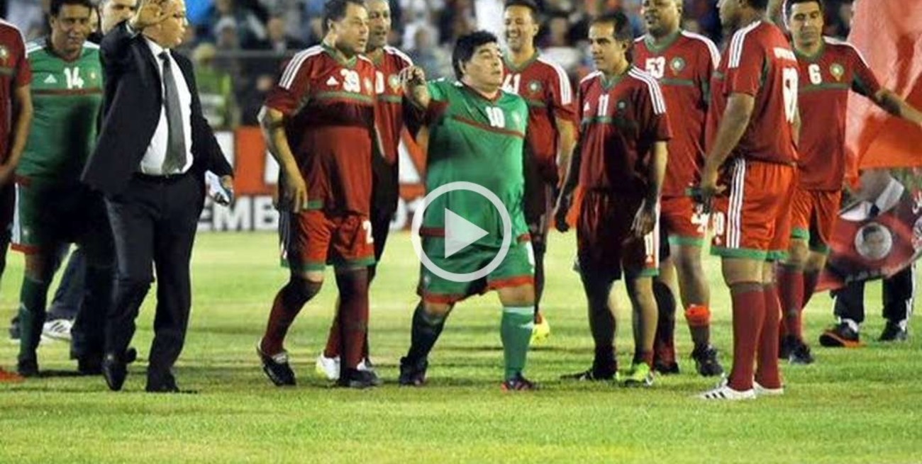 Show de Maradona en Marruecos: baile y fútbol 