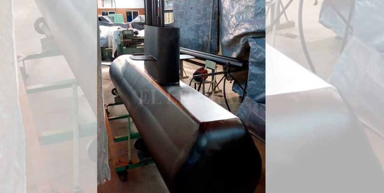 Construyeron una réplica del ARA San Juan en la escuela del submarinista santafesino