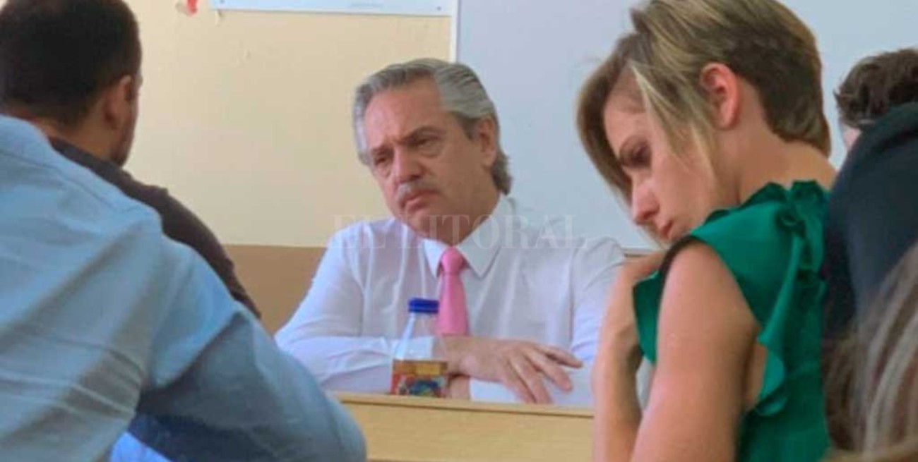 Alberto Fernández profesor: tomó examen y adelantó que seguirá dando clases