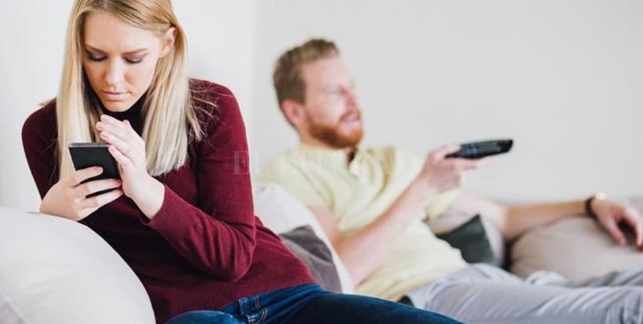 ¿Crees que tu pareja te esconde? Averiguá si te hace "pocketing"