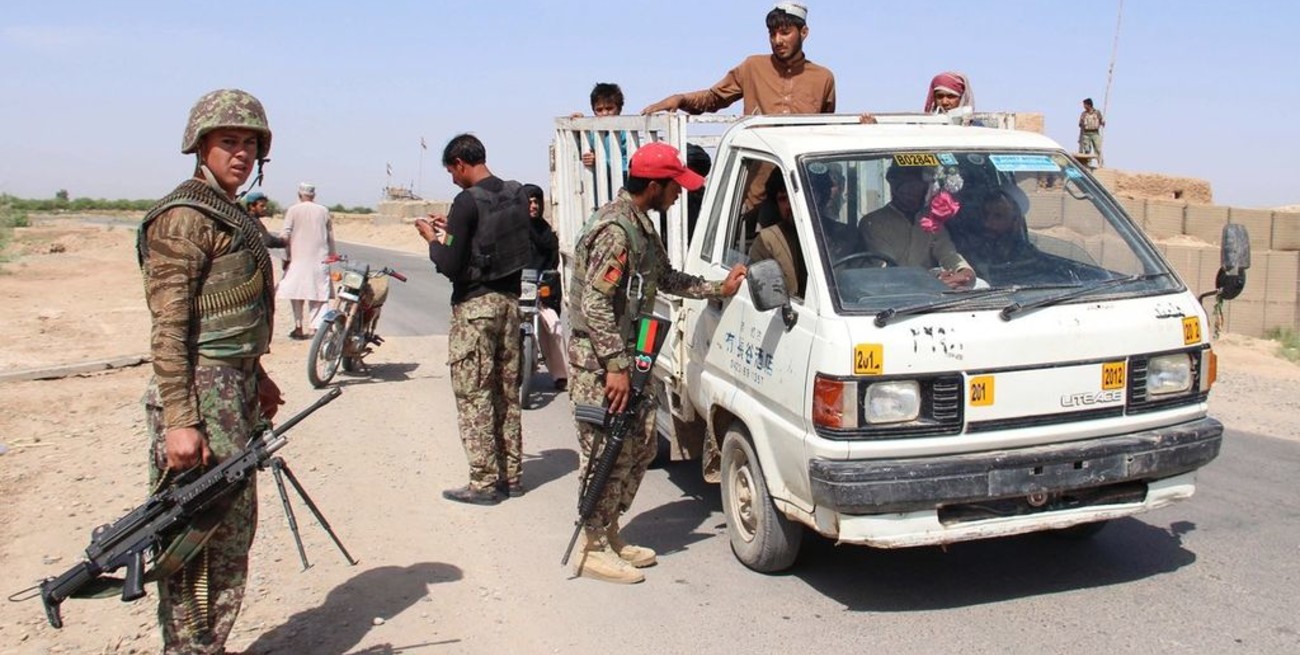 Afganistán: matan a 15 civiles y 38 rebeldes talibanes