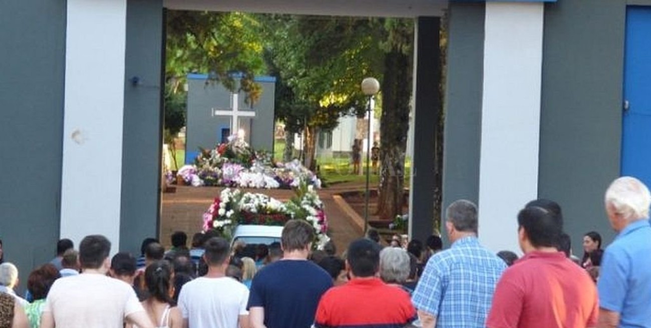 Despidieron los restos de la diputada Stella Maris Leverberg 