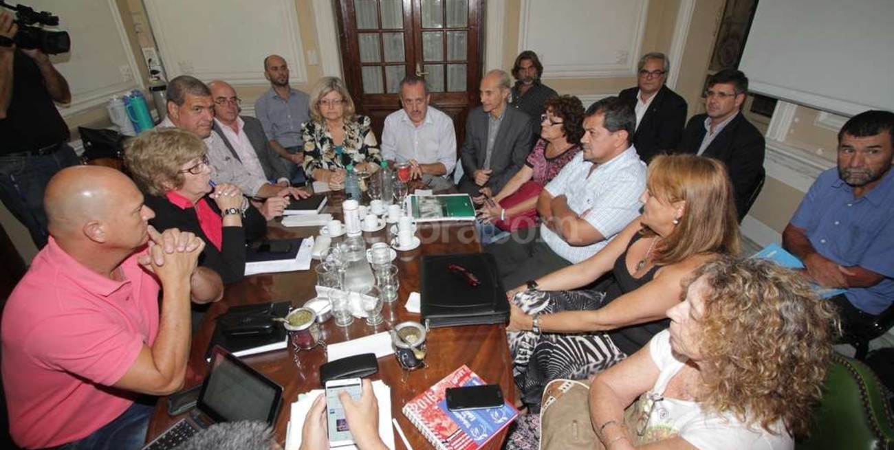 Maestros deciden si aceptan aumentos de entre 32 y 35 %