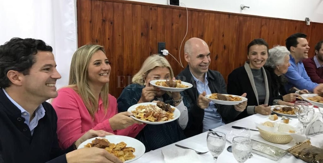 Raviolada en el cierre de campaña de Carrió