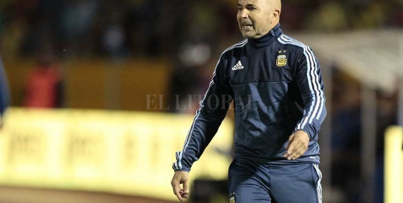 Sampaoli piensa en socios para Messi
