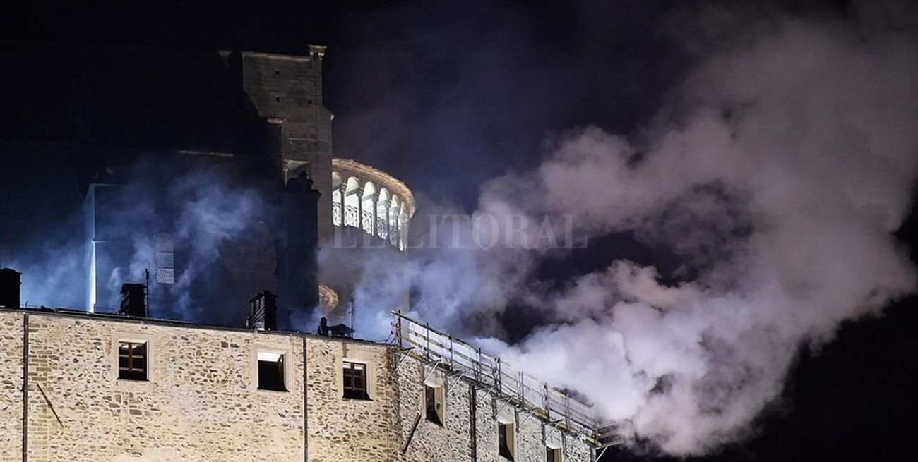 Se incendió la abadía que inspiró a Umberto Eco a escribir "El nombre de la rosa"