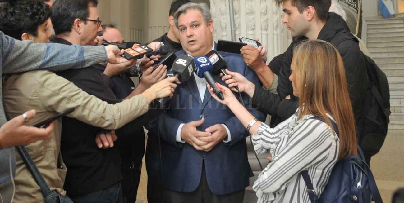 Farías: "Faltan muchas más reuniones para un acuerdo"