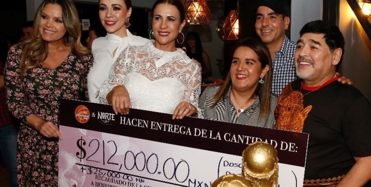 Maradona solidario: Encabezó una cena para damnificados por un huracán en Sinaloa