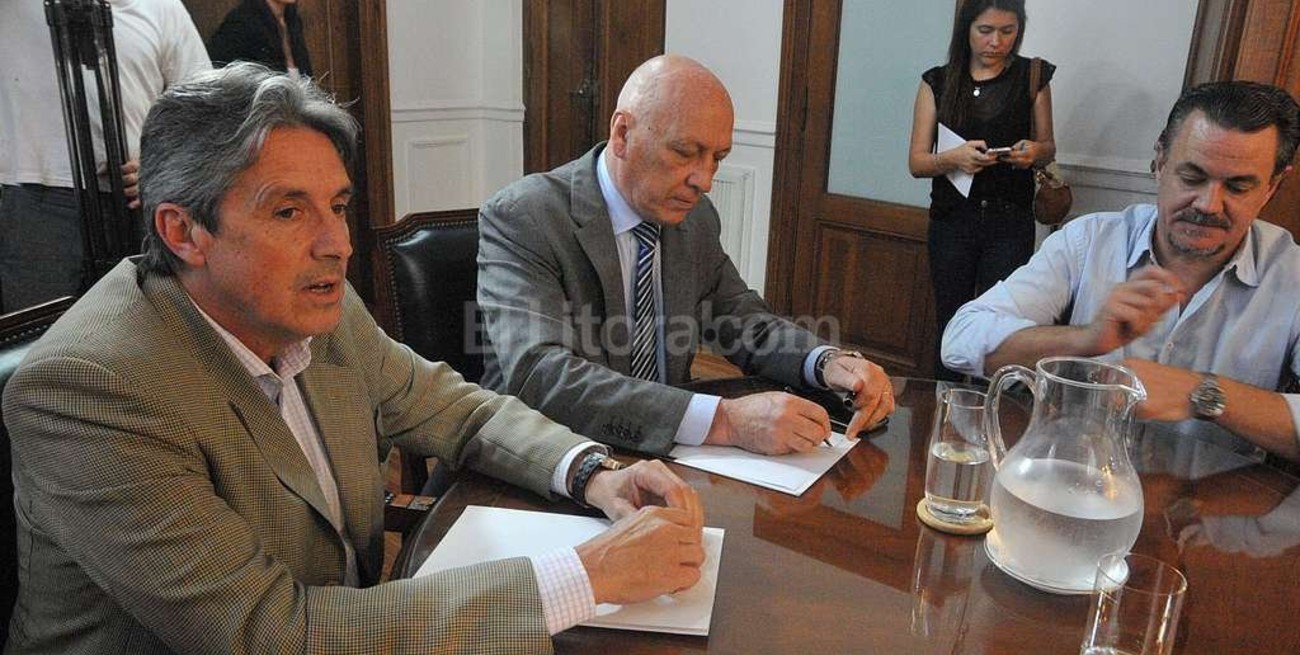 Repavimentar cada kilómetro de la autopista saldrá entre 7 y 10 millones