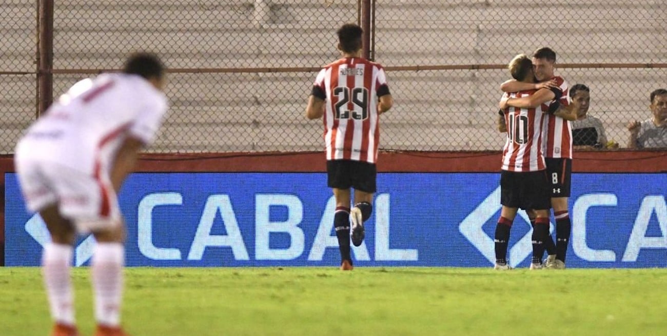 Estudiantes venció a Huracán en el debut de Milito