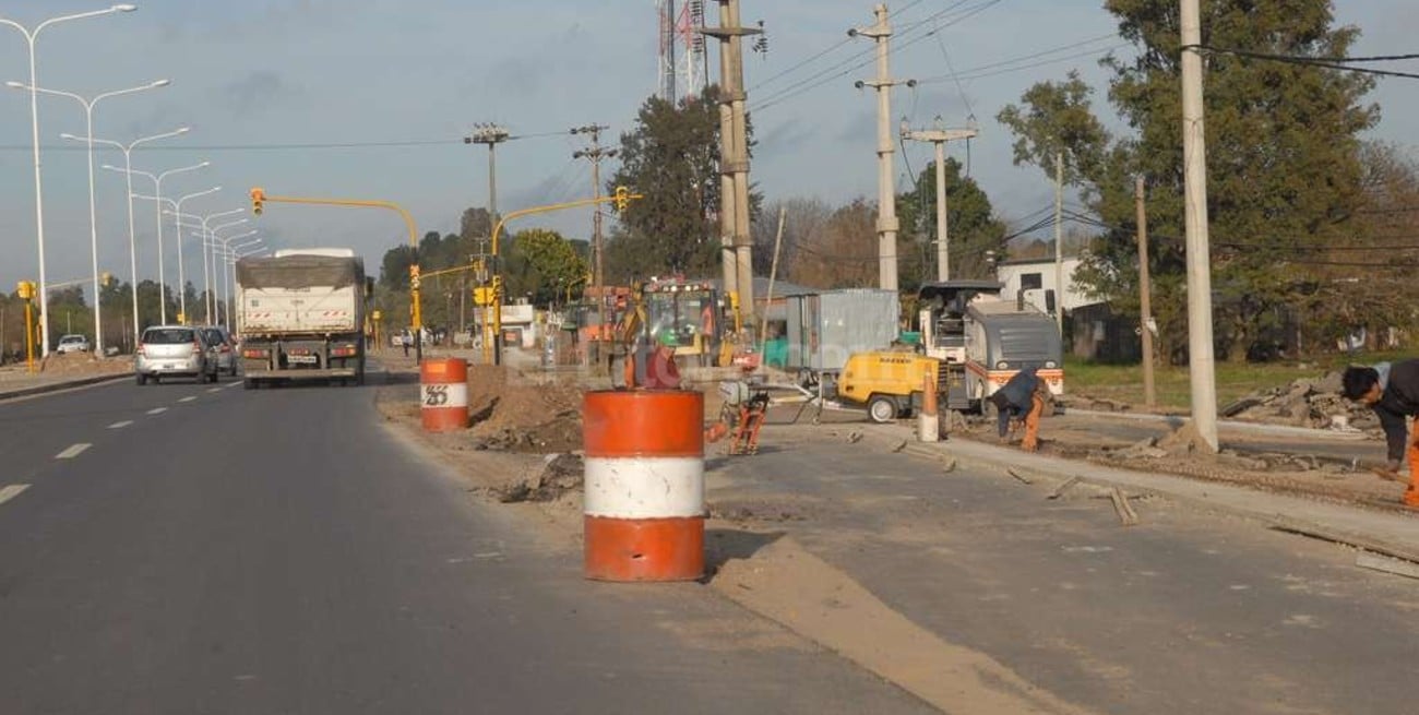 Ruta 1: con picos de 1.800 autos por hora, sincronizan los semáforos