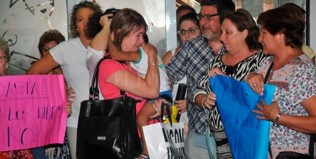 Una familia solidaria lucha por adoptar al niño que cuidaban