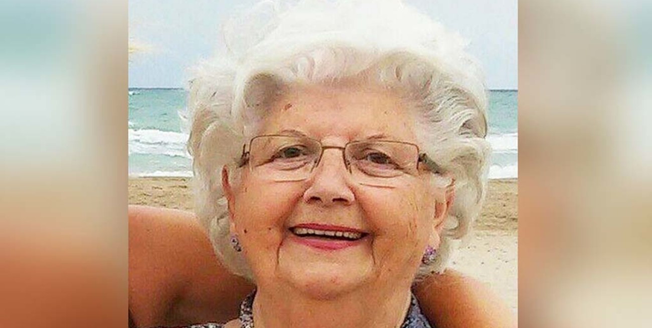 Una abuela la rompe en el Paint