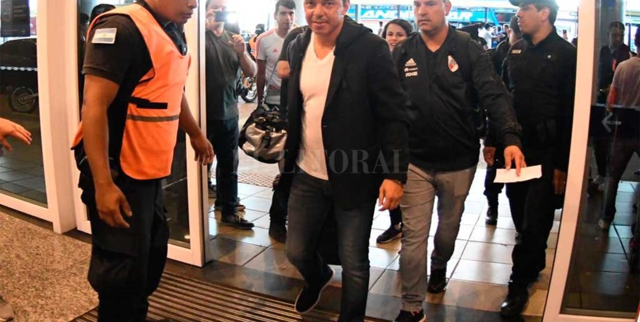 ¿Gallardo sin final? El DT dio de incógnito la charla previa en el vestuario y podría ser sancionado