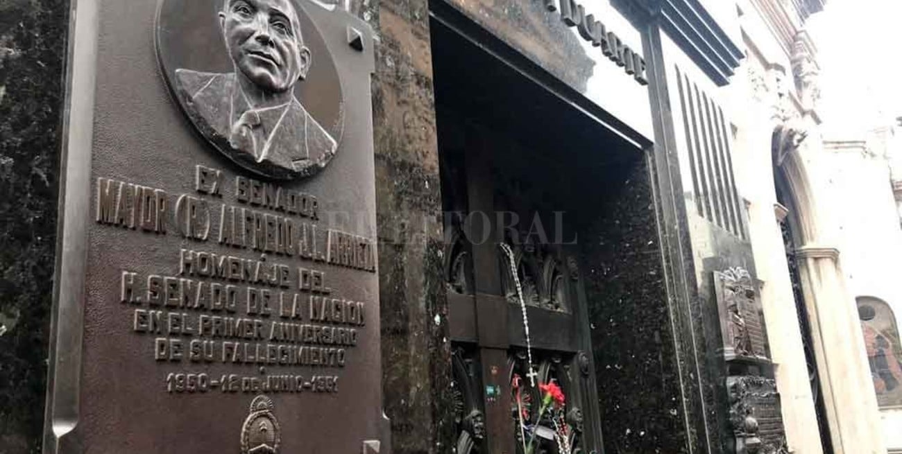 La tumba de Eva Duarte de Perón: visita obligada en el Cementerio de la Recoleta
