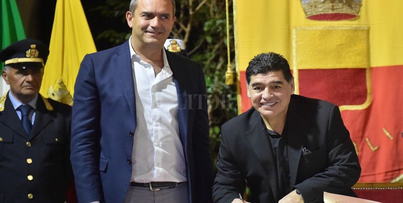 Maradona fue declarado ciudadano ilustre de Nápoles