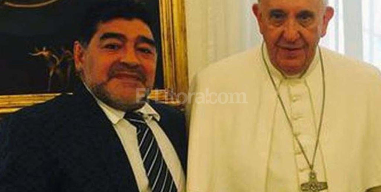 El Papa recibe a Maradona, su hijo y los jugadores que participaran del "Partido por la paz"
