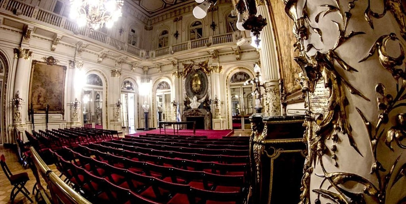 Advierten que el Salón Blanco de la Casa Rosada "está en muy mal estado, devastado"
