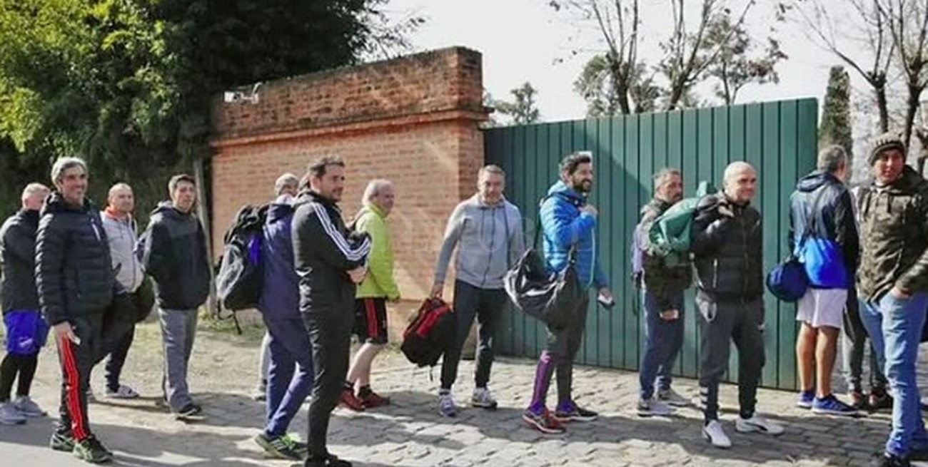 Macri descansa y disfruta el fútbol con sus amigos