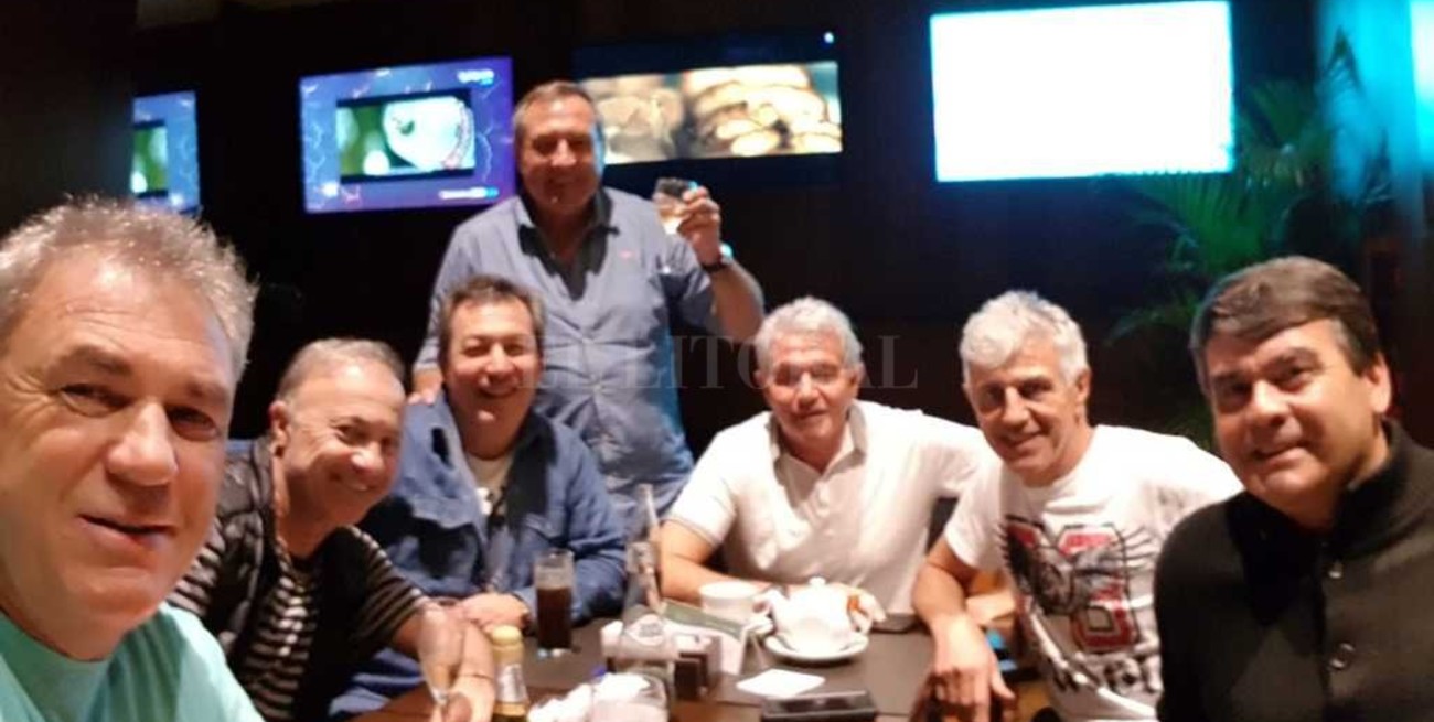 Campeones del Mundial 86 en Santa Fe para festejar con Pumpido