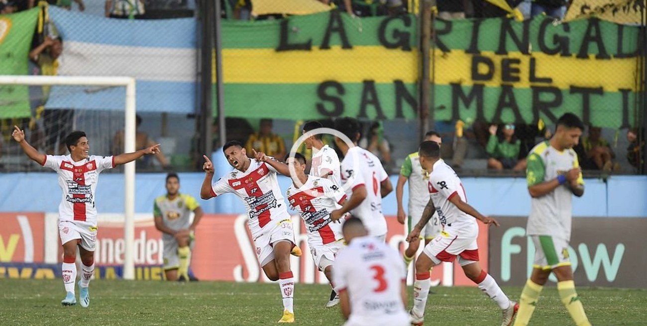 Talleres de Remedios de Escalada sorprendió a Aldosivi y avanzó en la Copa Argentina