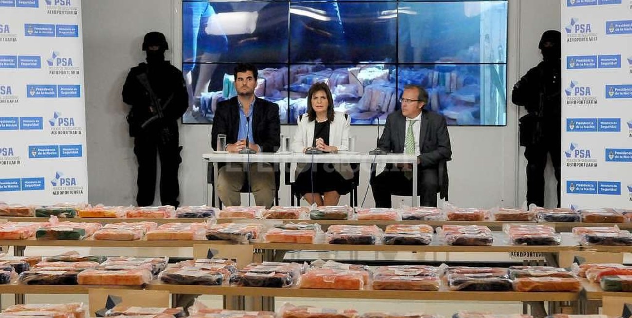 Secuestran 400 kilos de cocaína oculta en una camioneta