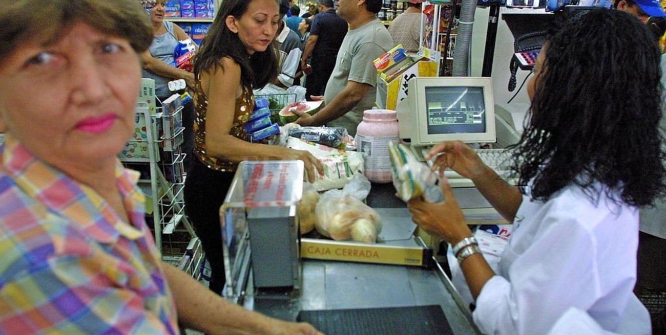 El costo de la canasta familiar en Venezuela aumentó más del 3.800% en una año
