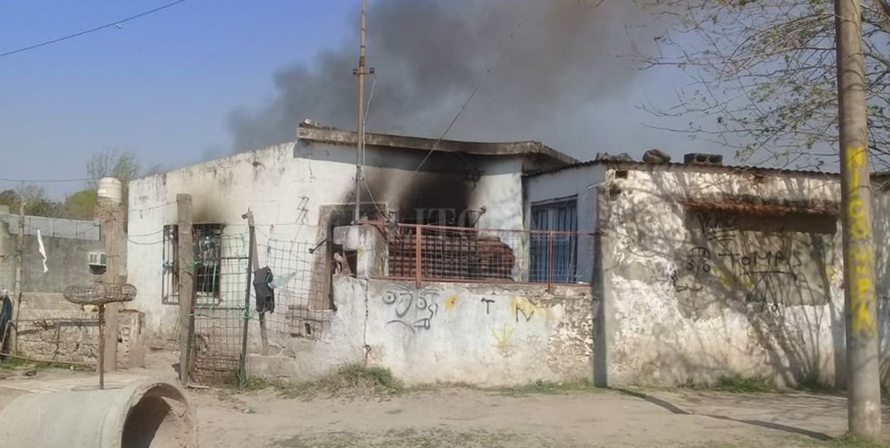 Quemaron la casa del presunto responsable de la muerte del niño de 3 años