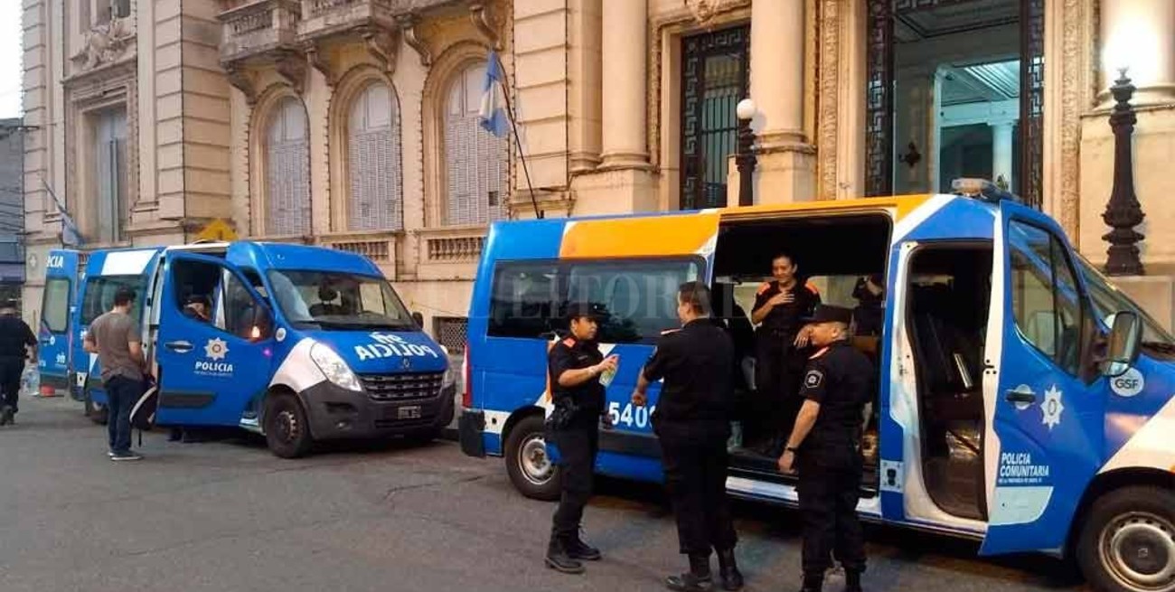 Emergencia hídrica: la policía de Santa Fe envia donaciones al norte provincial