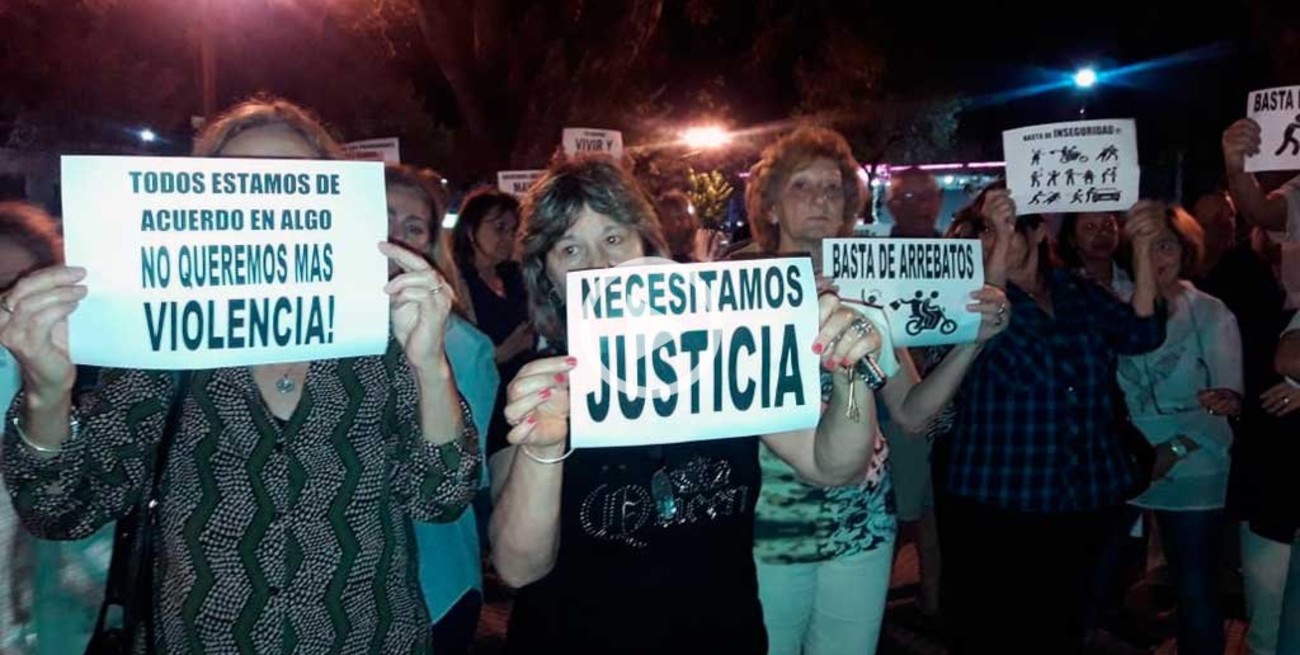 Tres vecinales unidas por la inseguridad marcharon a la comisaría