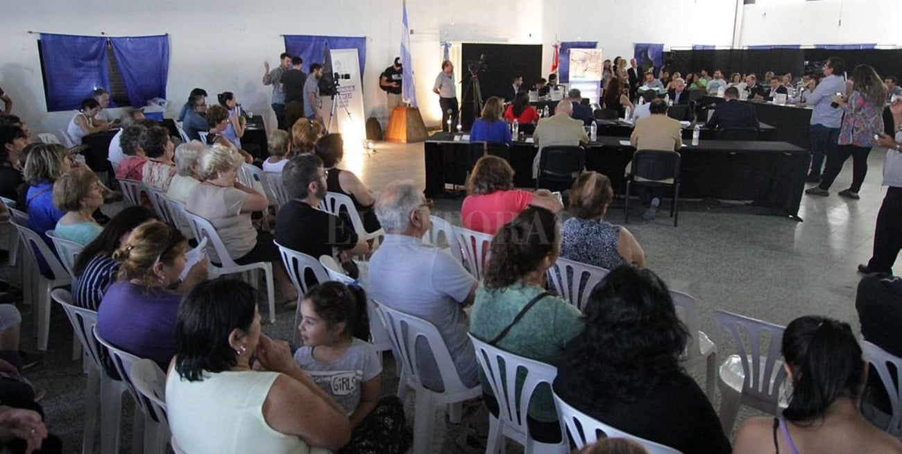 El Concejo se mudó a B. Transporte: "Hoy dejamos de estar abandonados"