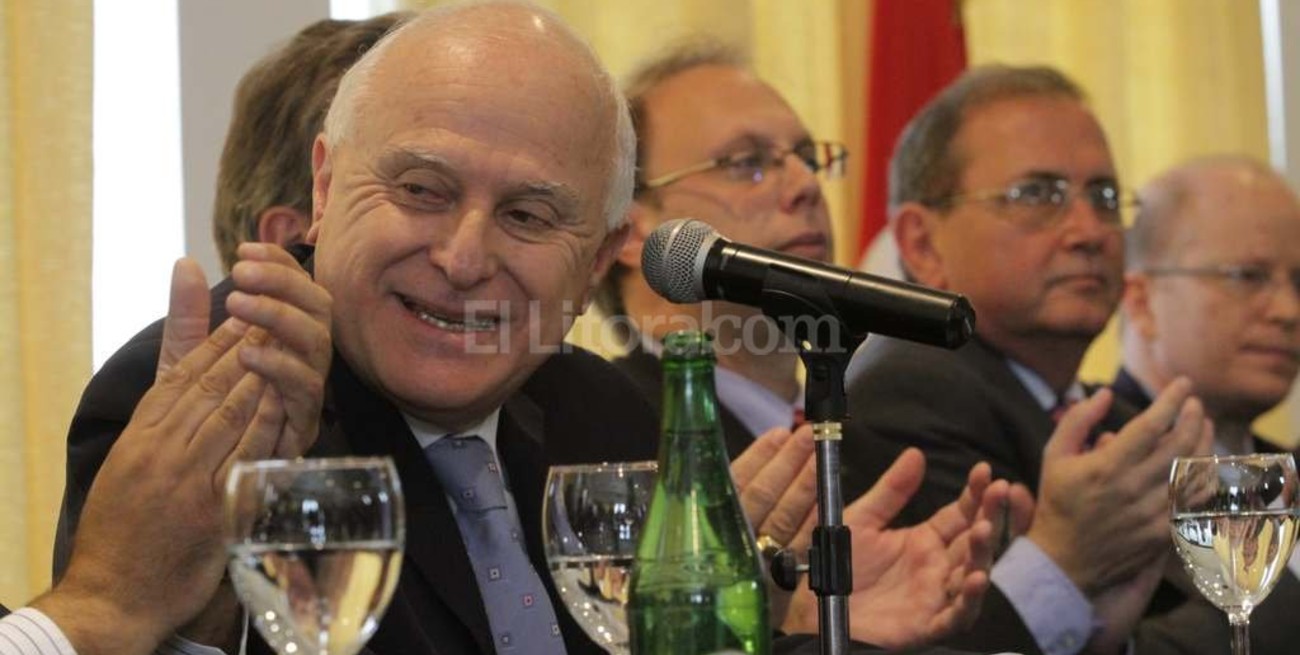 Lifschitz anunció una reducción del gasto político