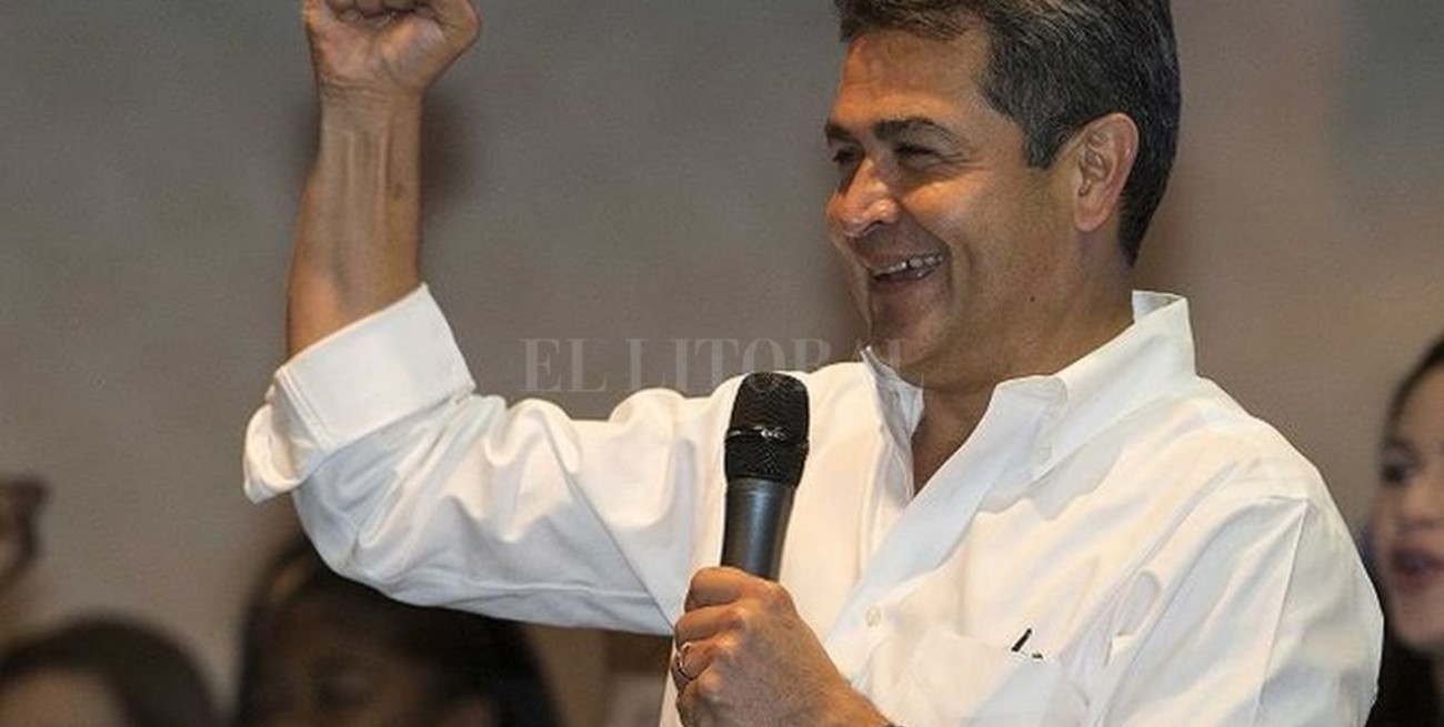 Hernández se impone a Nasralla en Honduras con 100% del escrutinio 