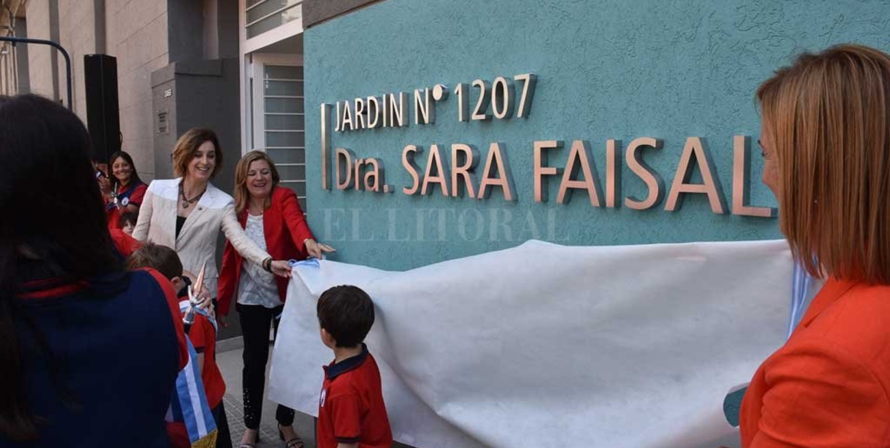 Inauguración y festejo en  el jardín del Sara Faisal 