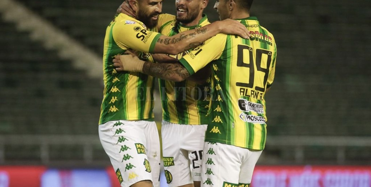 Aldosivi goleó a Colón en el debut de Lavallén 