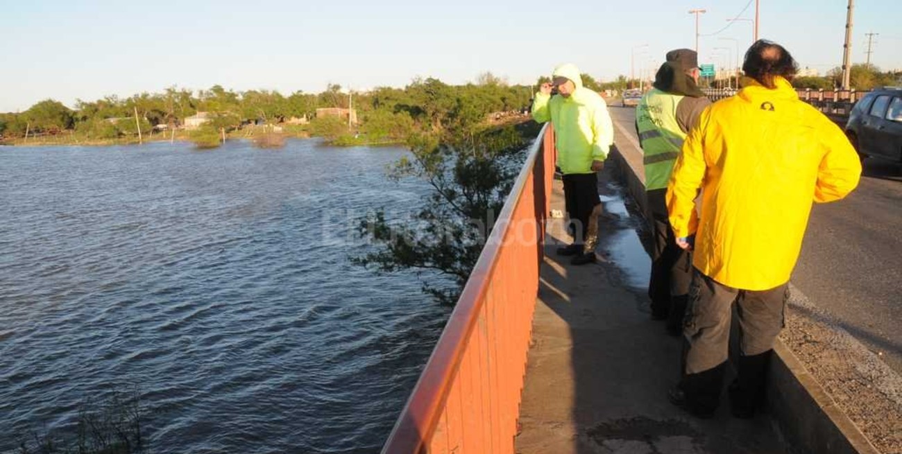 Falleció una mujer que cayó al agua con su auto