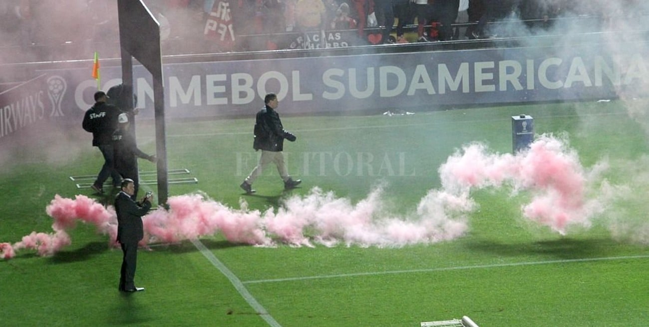 Multa y advertencia de la Conmebol a Colón