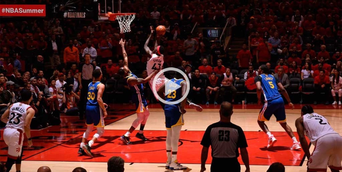 Golden State no se rinde; le ganó el quinto juego a Toronto y estiró la serie