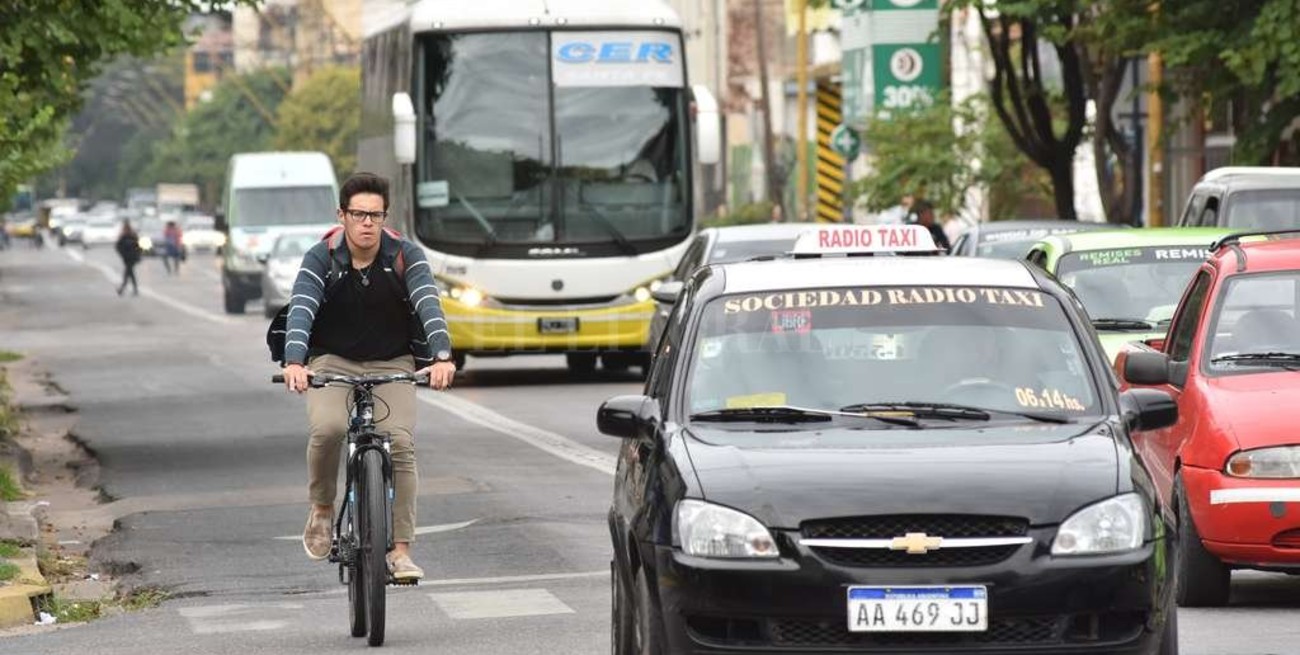 Mantener y usar el auto cuesta lo mismo que comprar una bicicleta nueva al mes