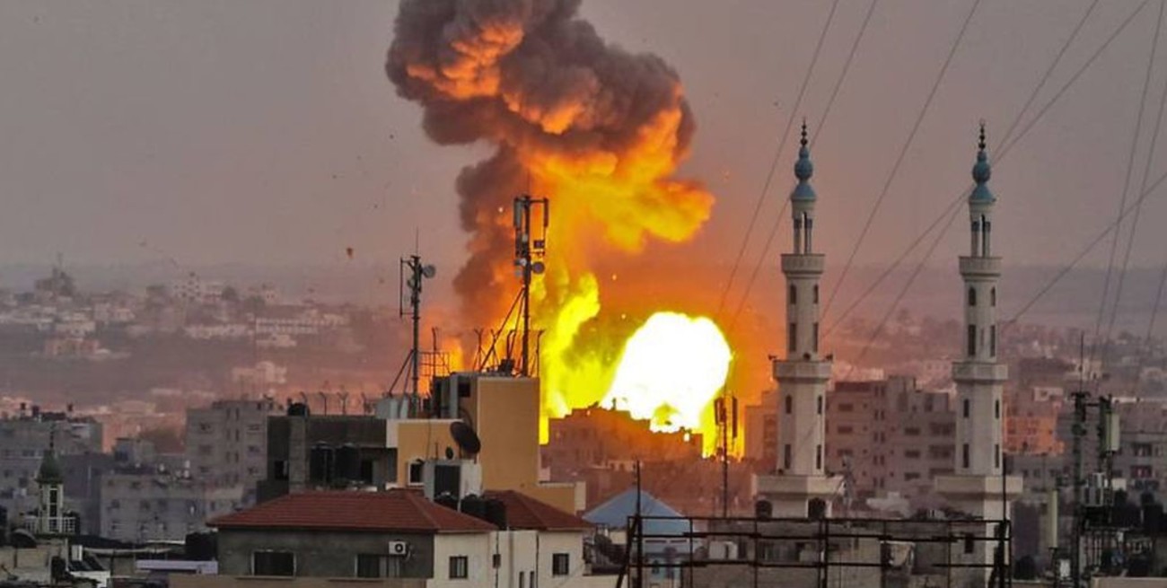 Israel bombardea Gaza 