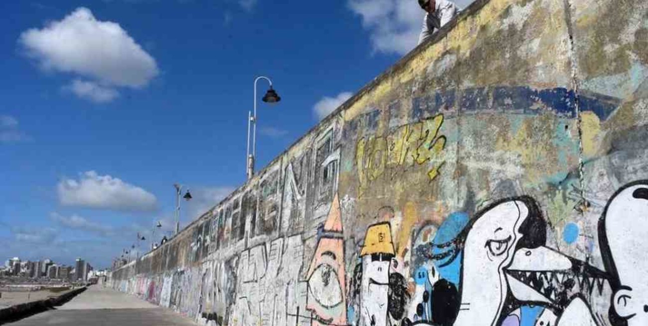 Mar del Plata: una mujer murió tras caer desde un paredón en la playa La Perla