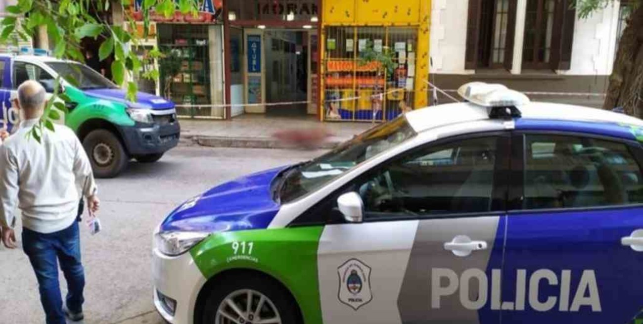 Mar del Plata: La mujer que cayó desde un séptimo piso estaba inconsciente y había sido golpeada