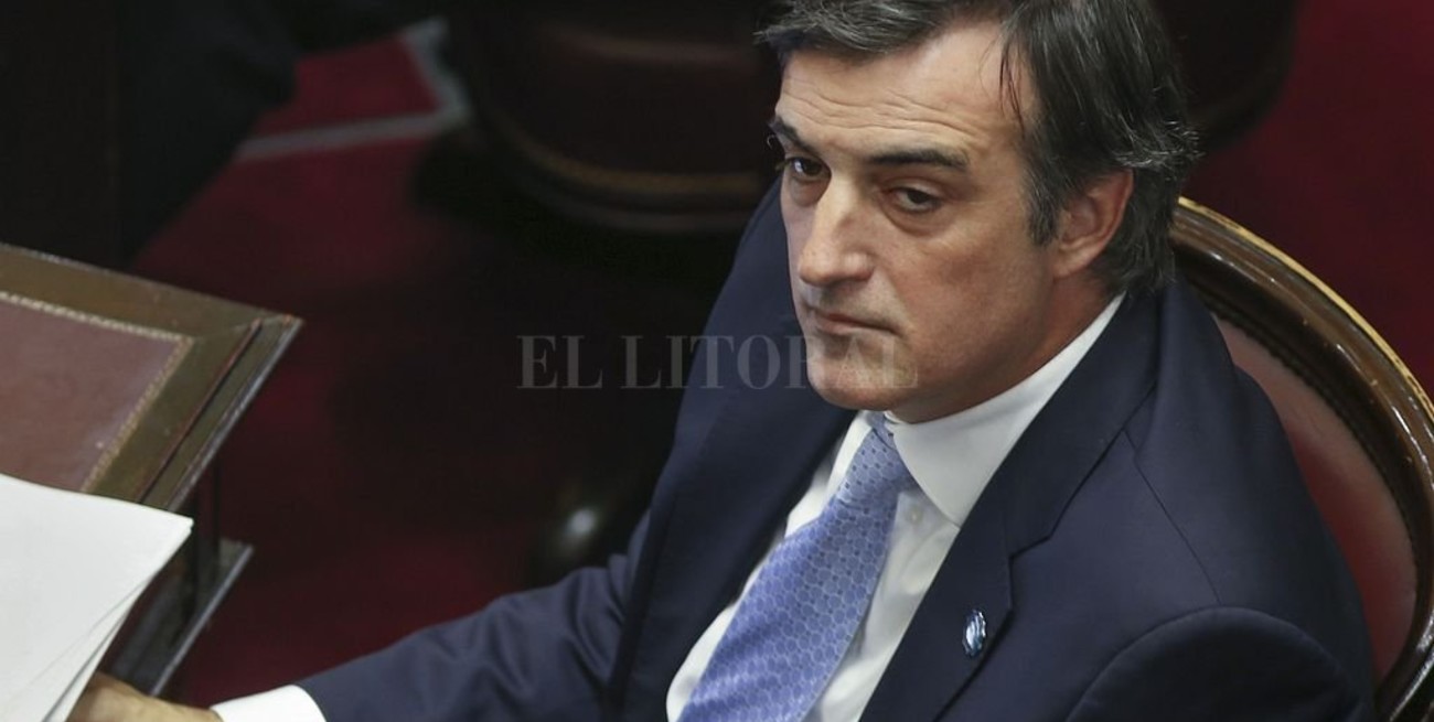 Bullrich criticó la extensión de la cuarentena y justificó el viaje de Macri a Francia