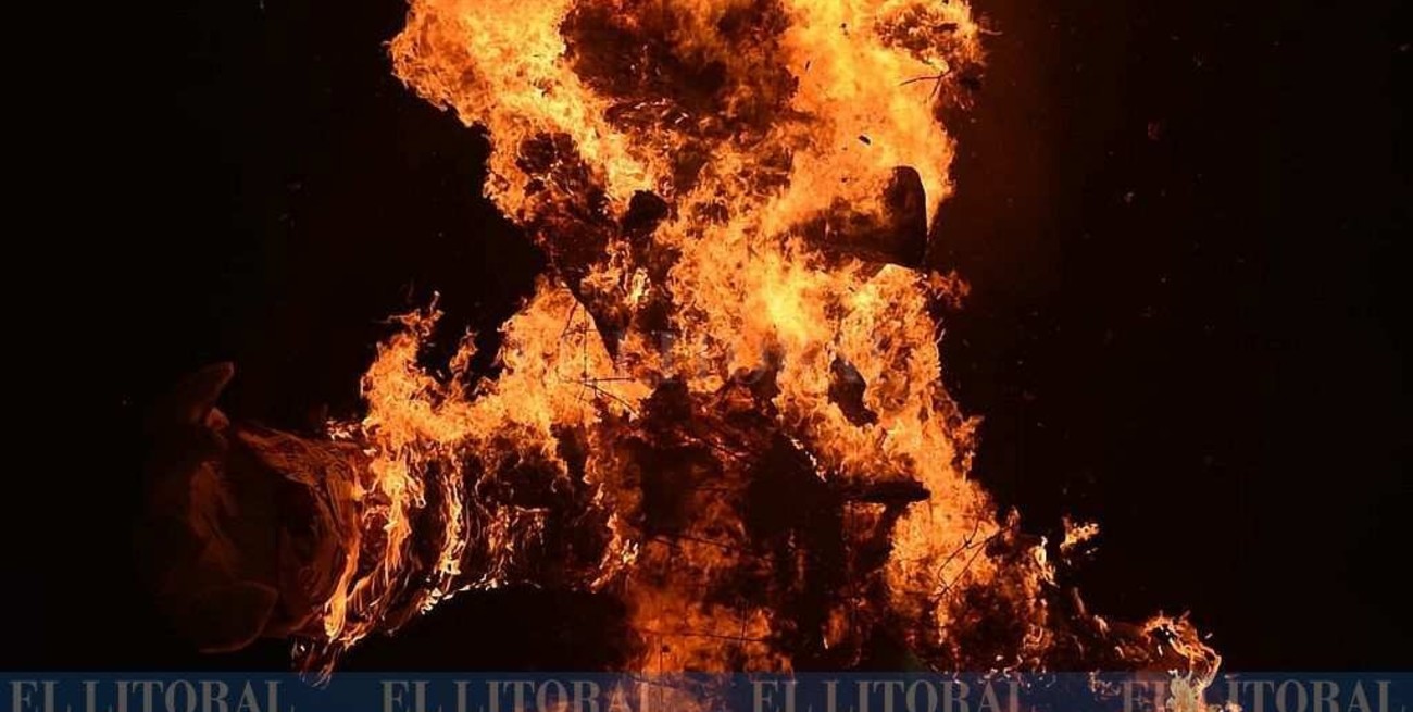 Espectacular "Quema del Rey Momo" en La Redonda